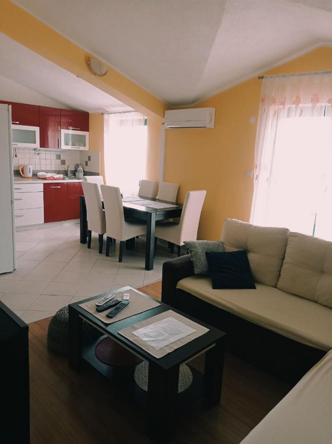 Apartment Silvija Вінішчє Екстер'єр фото